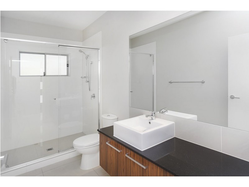 2240 Glengallon Way, Hope Island QLD 4212