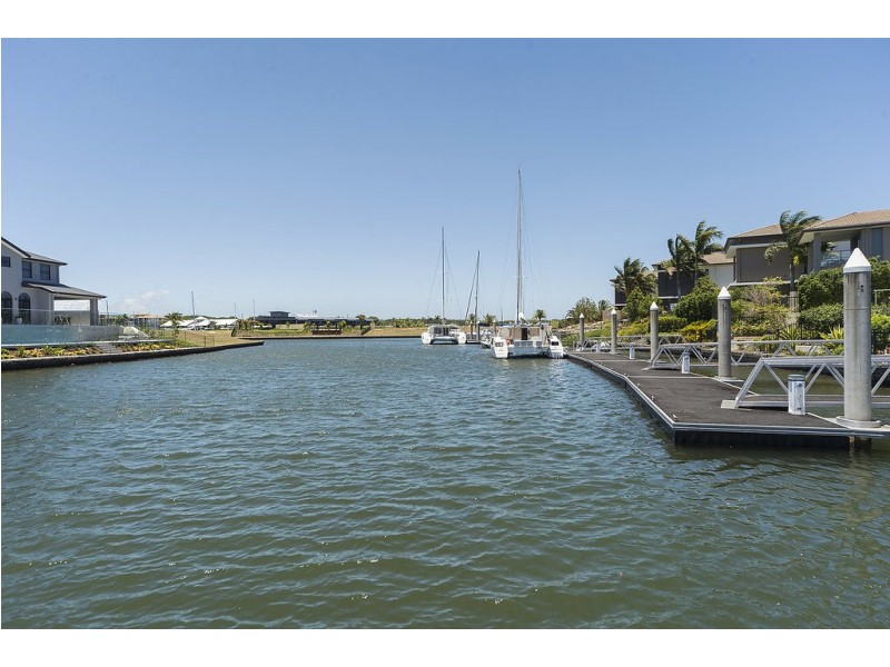 2240 Glengallon Way, Hope Island QLD 4212