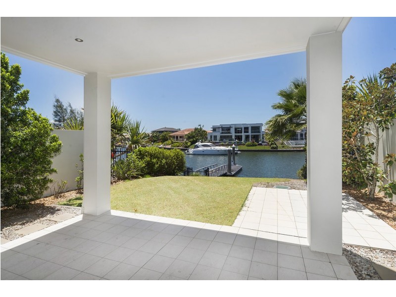 2240 Glengallon Way, Hope Island QLD 4212