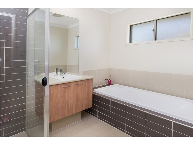 78 The Peninsula, Helensvale QLD 4212
