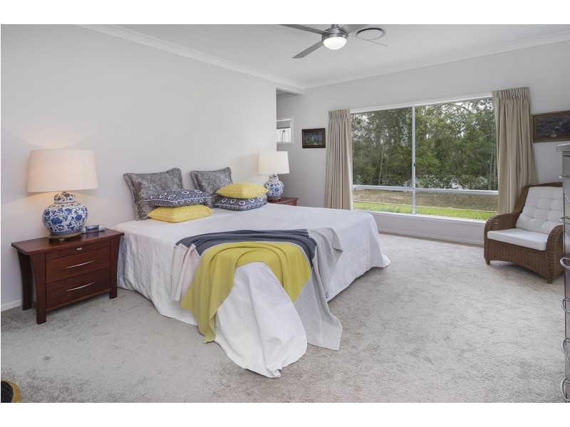 6 Waterside Esplanade, Helensvale QLD 4212