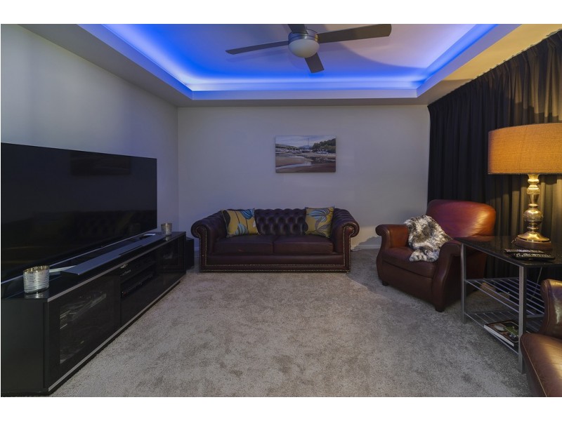 6 Waterside Esplanade, Helensvale QLD 4212