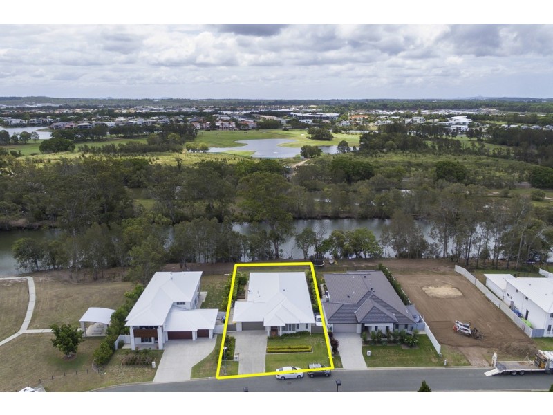 6 Waterside Esplanade, Helensvale QLD 4212