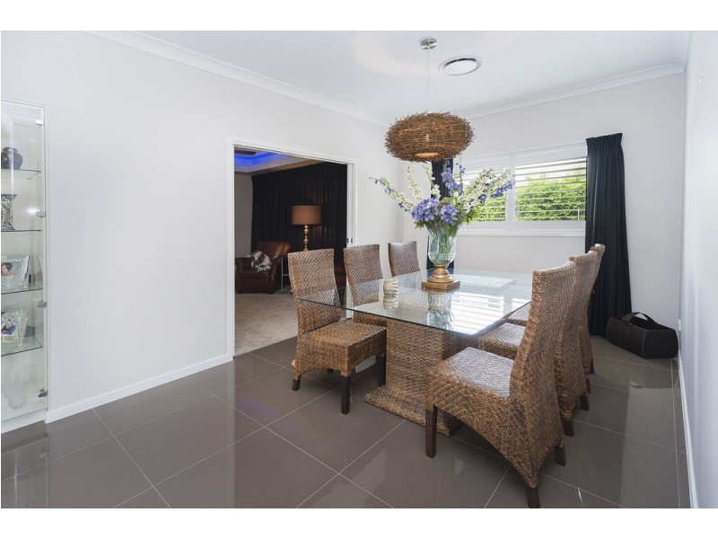 6 Waterside Esplanade, Helensvale QLD 4212