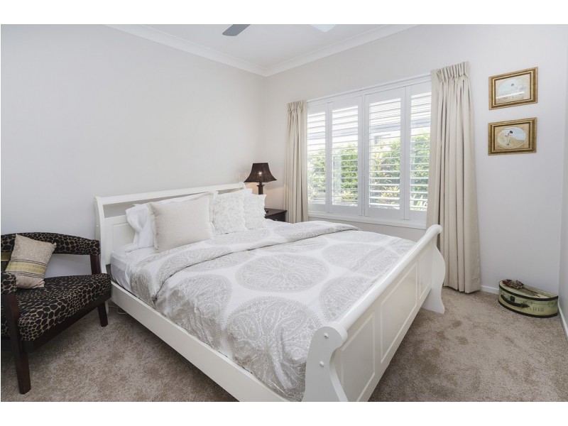 6 Waterside Esplanade, Helensvale QLD 4212