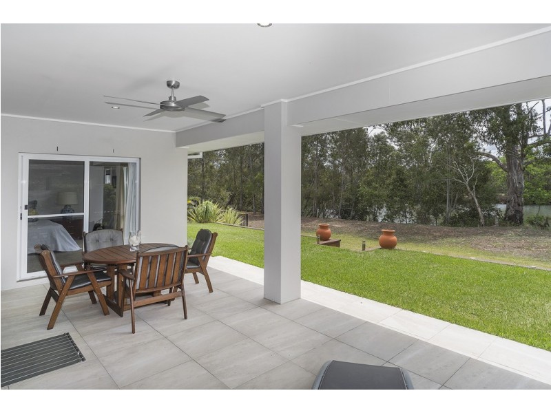 6 Waterside Esplanade, Helensvale QLD 4212