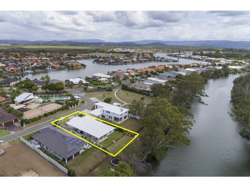 6 Waterside Esplanade, Helensvale QLD 4212
