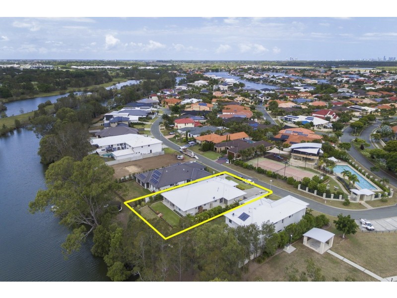6 Waterside Esplanade, Helensvale QLD 4212
