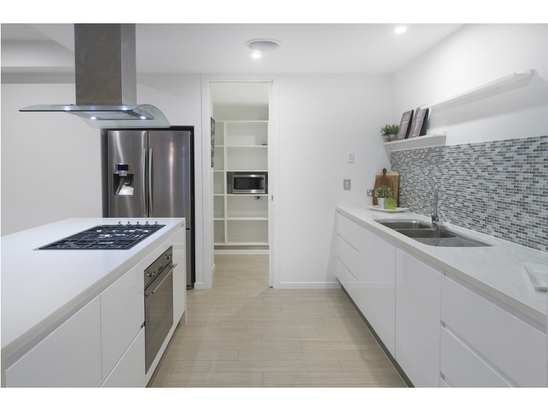 7657 Fairway Boulevard, Hope Island QLD 4212