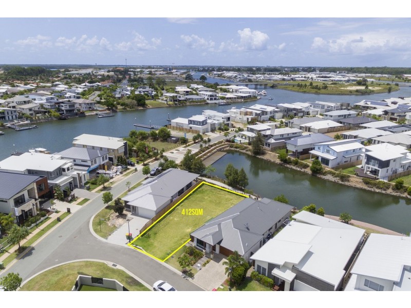 4 Spinnaker Way, Hope Island QLD 4212