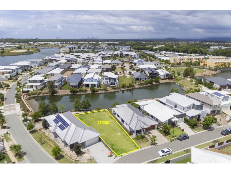 4 Spinnaker Way, Hope Island QLD 4212