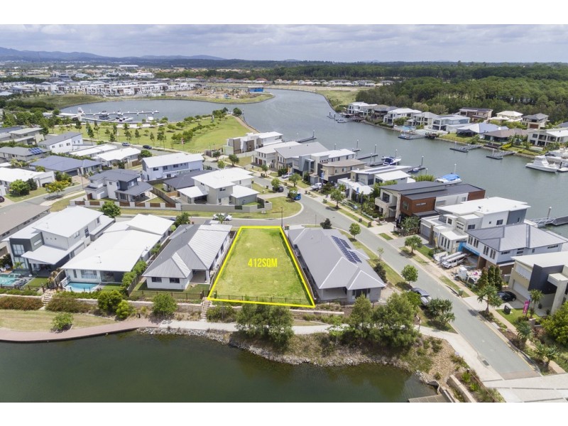 4 Spinnaker Way, Hope Island QLD 4212