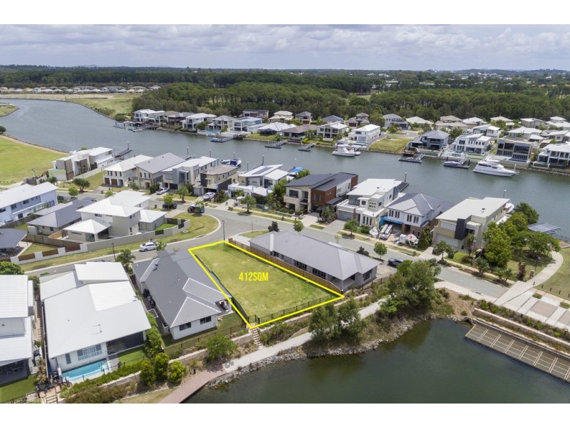 4 Spinnaker Way, Hope Island QLD 4212