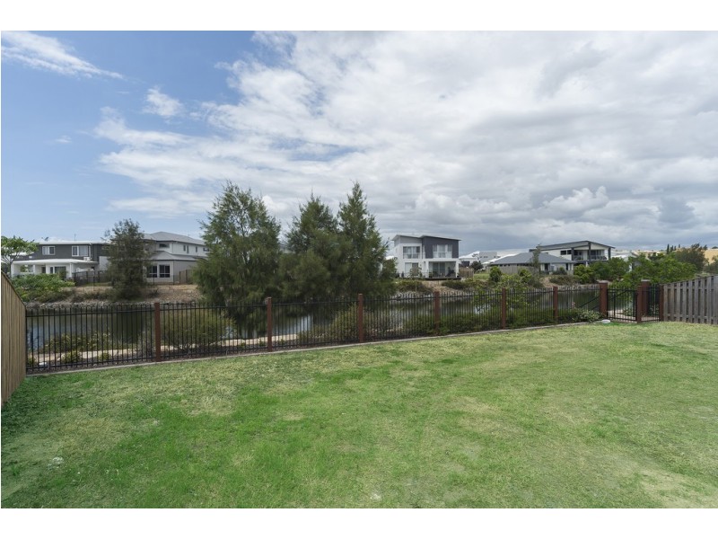 4 Spinnaker Way, Hope Island QLD 4212