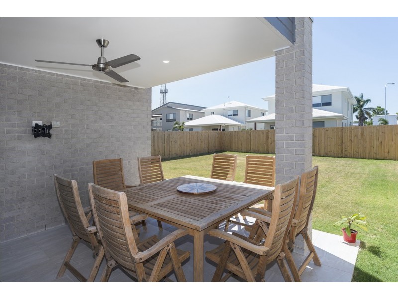 65 Harbour Rise, Hope Island QLD 4212