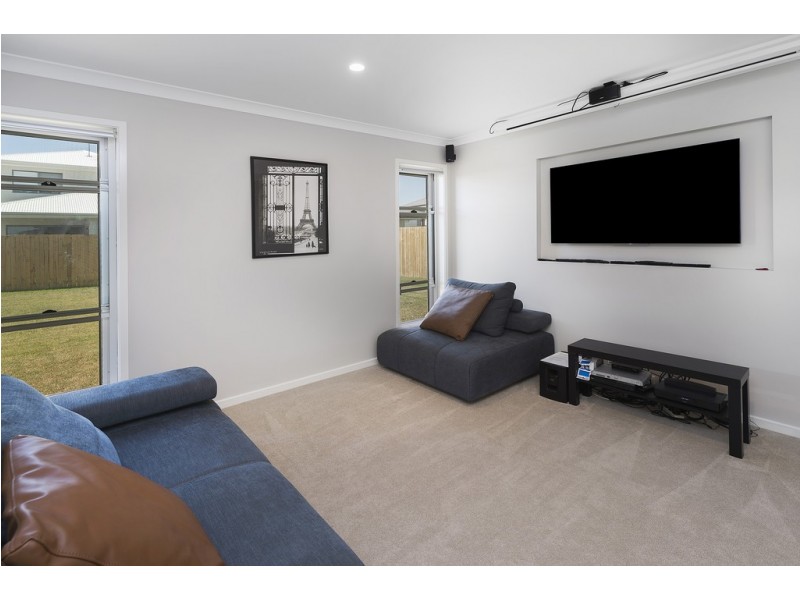 65 Harbour Rise, Hope Island QLD 4212