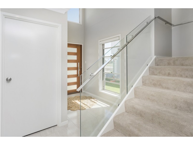 65 Harbour Rise, Hope Island QLD 4212