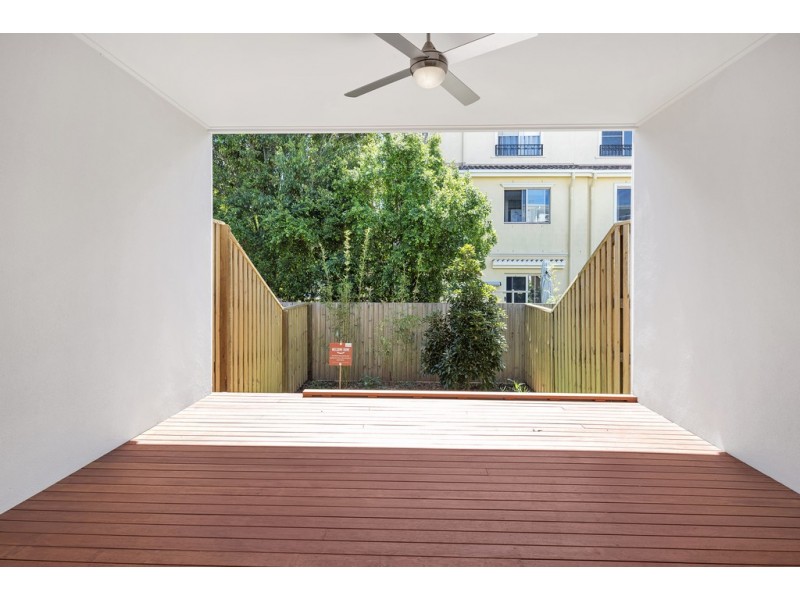 7/37 Azure Way, Hope Island QLD 4212