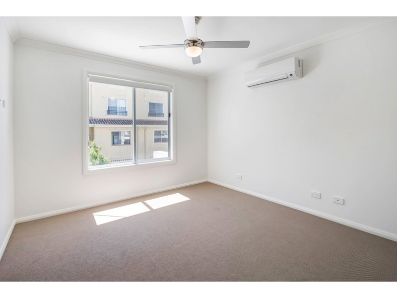 7/37 Azure Way, Hope Island QLD 4212