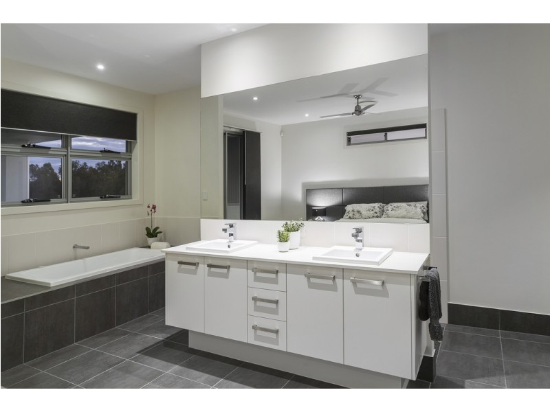 7611 Fairway Boulevard, Hope Island QLD 4212