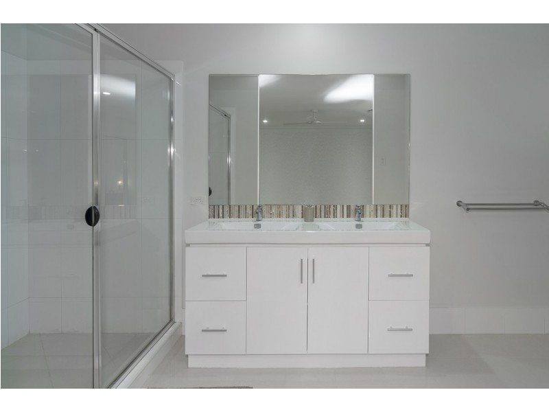 126 The Peninsula, Helensvale QLD 4212