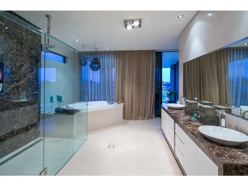 59 Royal Albert Crescent, Sovereign Islands QLD 4216