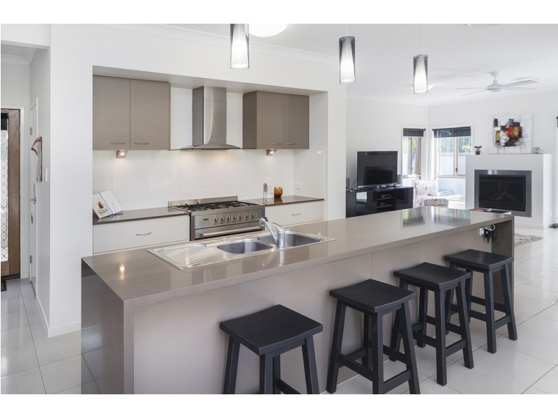 13 The Peninsula, Helensvale QLD 4212