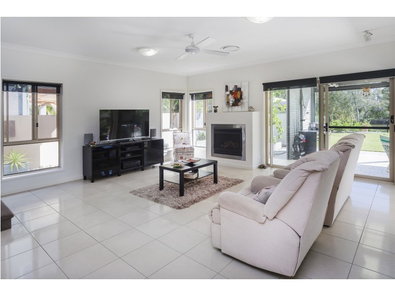 13 The Peninsula, Helensvale QLD 4212
