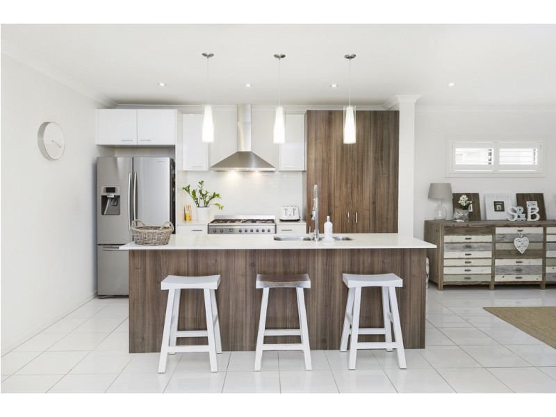 32 Azure Way, Hope Island QLD 4212