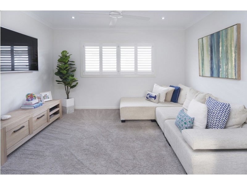 32 Azure Way, Hope Island QLD 4212