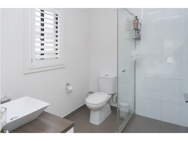 32 Azure Way, Hope Island QLD 4212