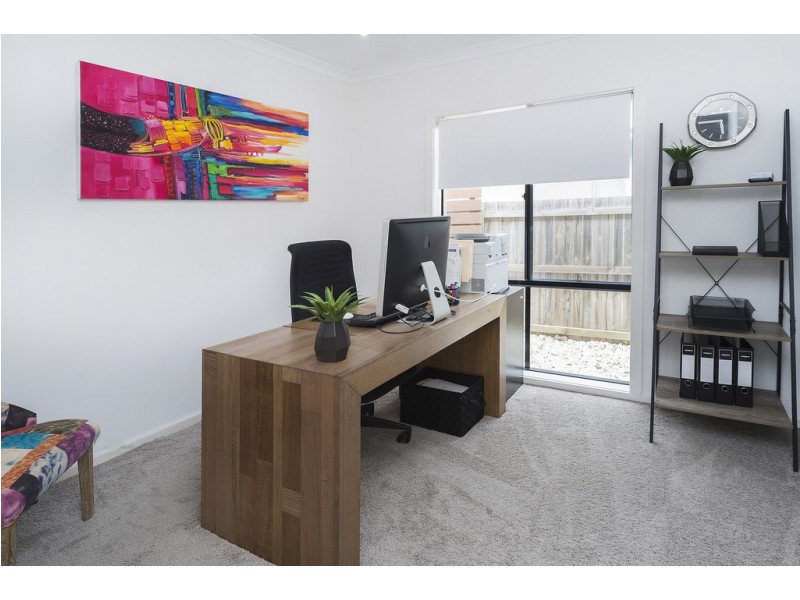 32 Azure Way, Hope Island QLD 4212