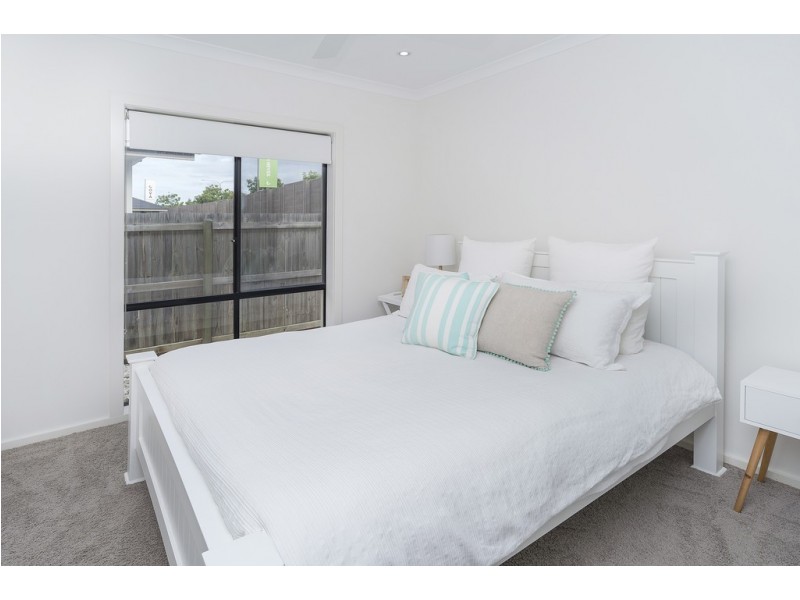 32 Azure Way, Hope Island QLD 4212
