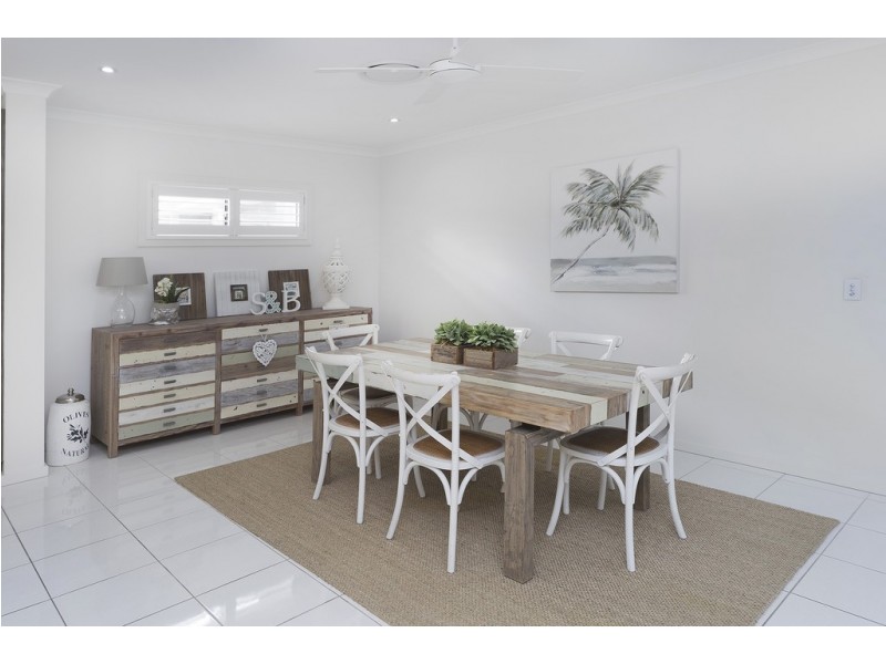 32 Azure Way, Hope Island QLD 4212