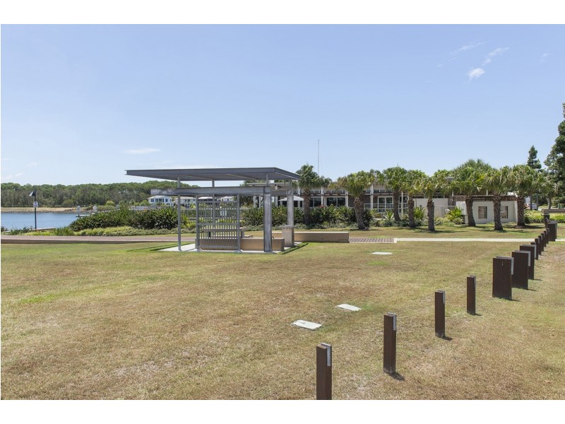 32 Azure Way, Hope Island QLD 4212