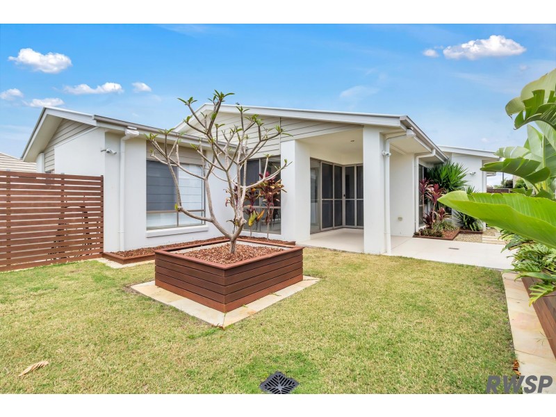 8 Flybridge Way, Hope Island QLD 4212