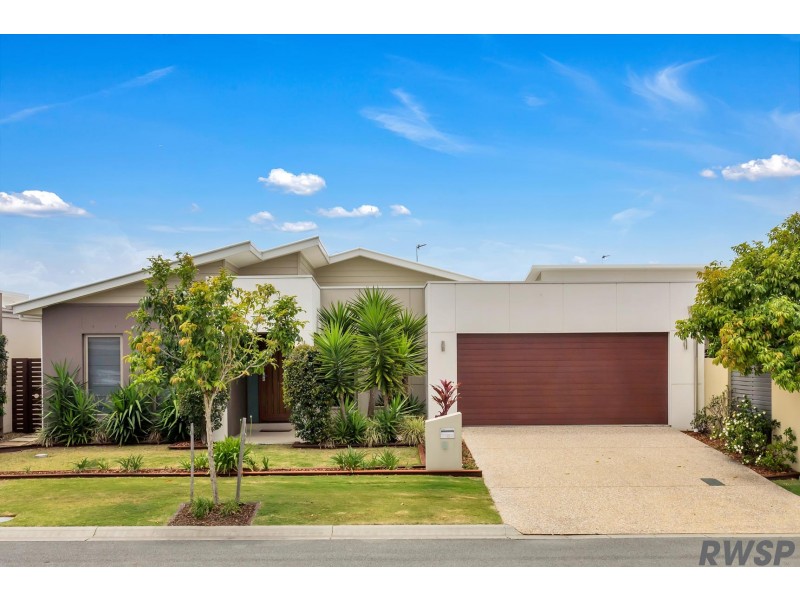 8 Flybridge Way, Hope Island QLD 4212