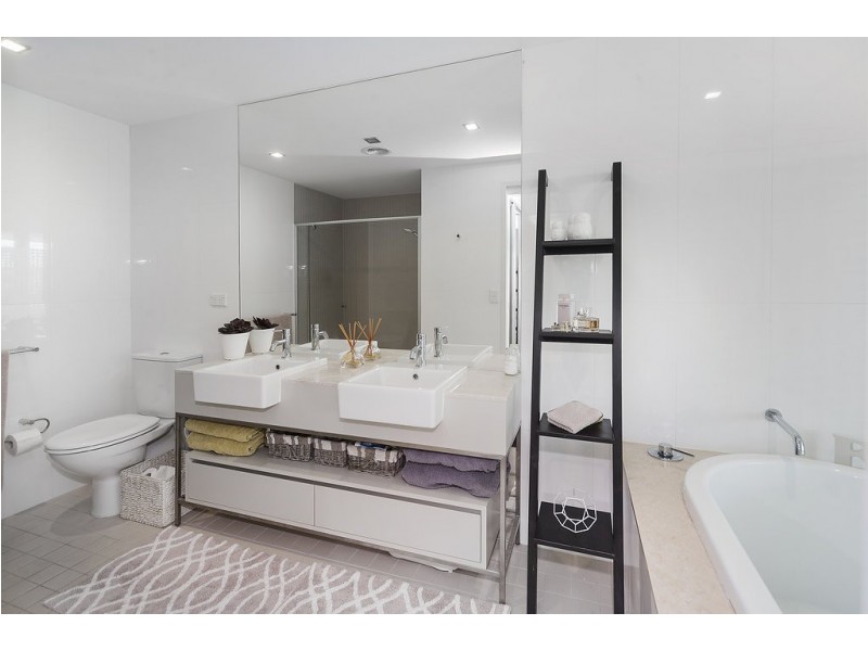 1740/1 Rialto Quay Dr, Hope Island QLD 4212