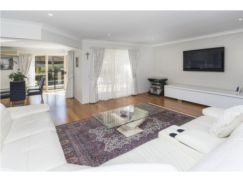 44a Sickle Avenue, Hope Island QLD 4212