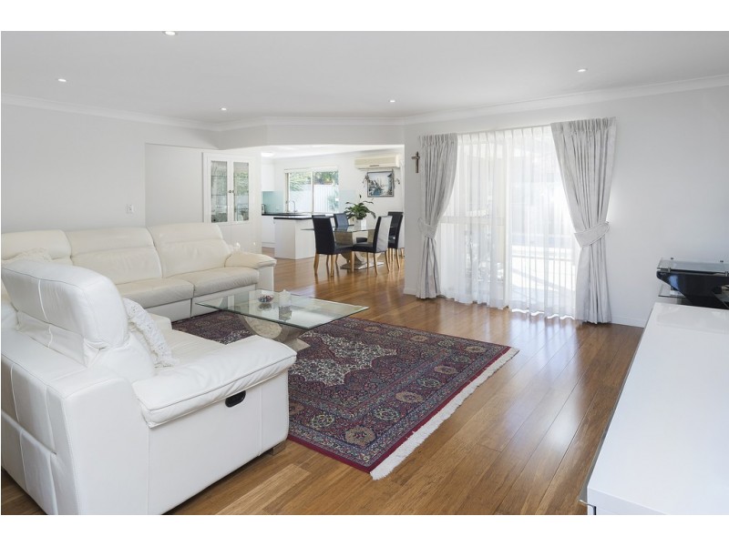 44a Sickle Avenue, Hope Island QLD 4212
