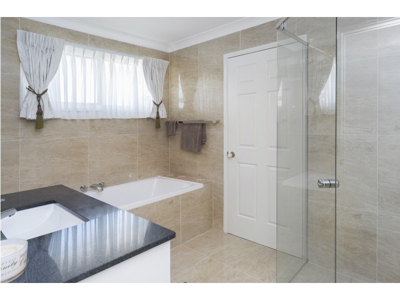 44a Sickle Avenue, Hope Island QLD 4212