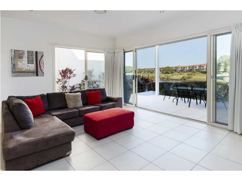 6095 Lugano Drive, Hope Island QLD 4212