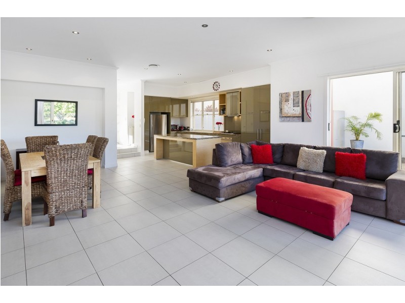 6095 Lugano Drive, Hope Island QLD 4212