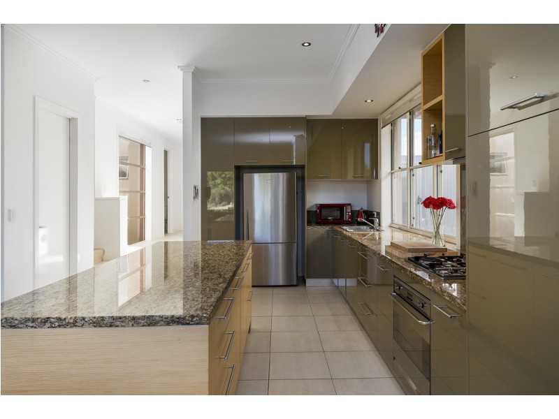 6095 Lugano Drive, Hope Island QLD 4212