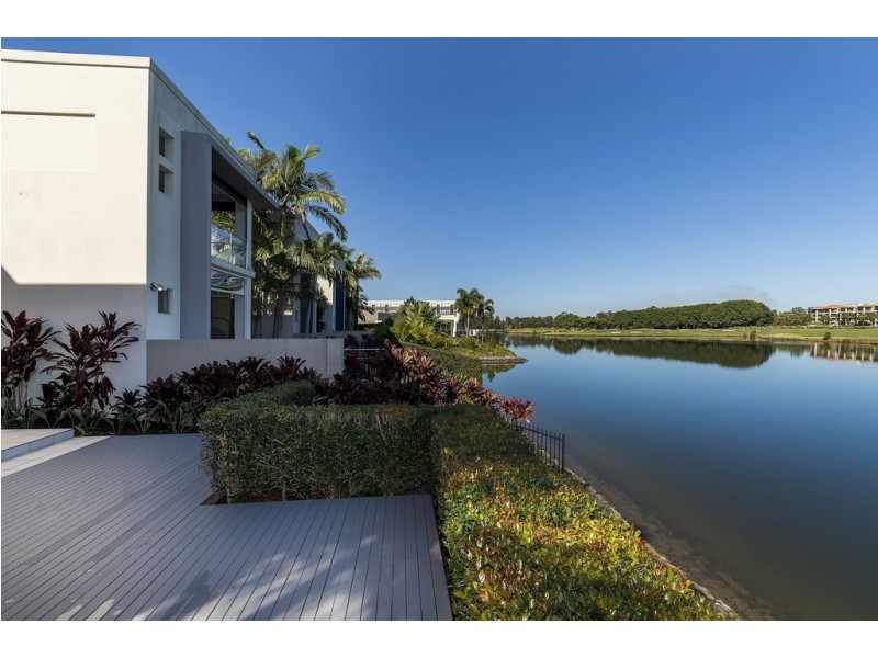 6095 Lugano Drive, Hope Island QLD 4212