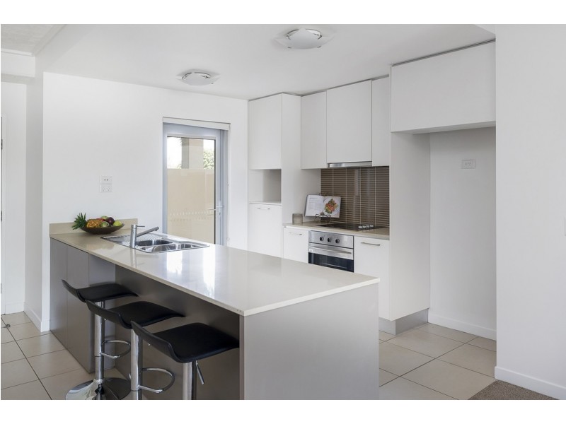 715/64-68 Sickle Avenue, Hope Island QLD 4212