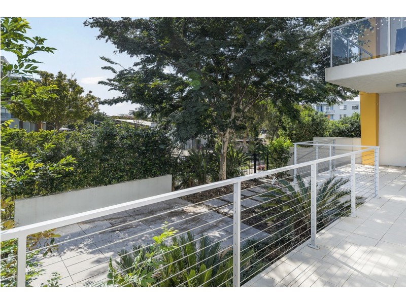 715/64-68 Sickle Avenue, Hope Island QLD 4212