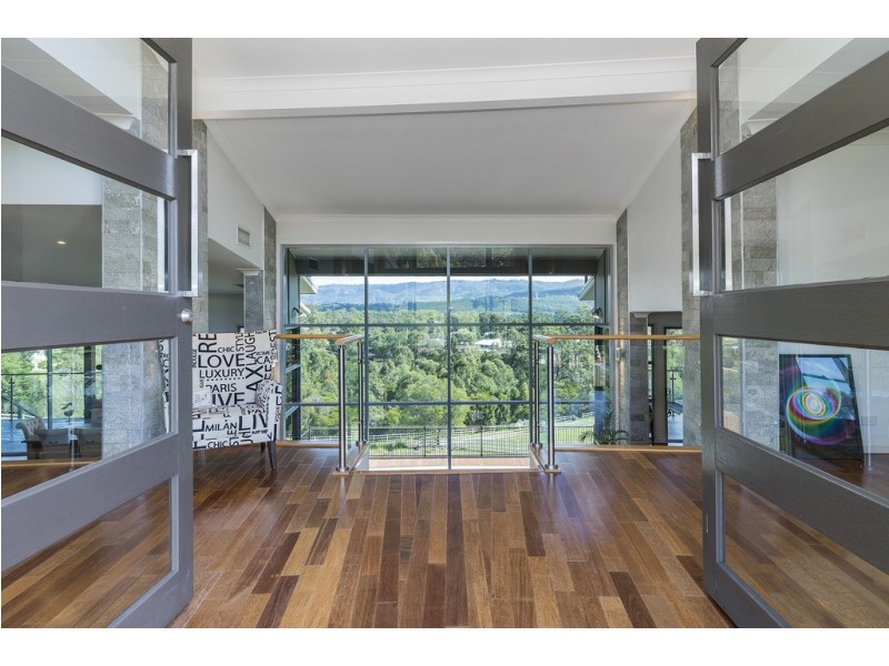 9 Huntington Drive, Maudsland QLD 4210