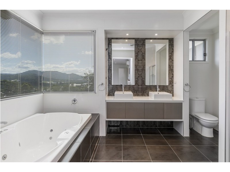 9 Huntington Drive, Maudsland QLD 4210