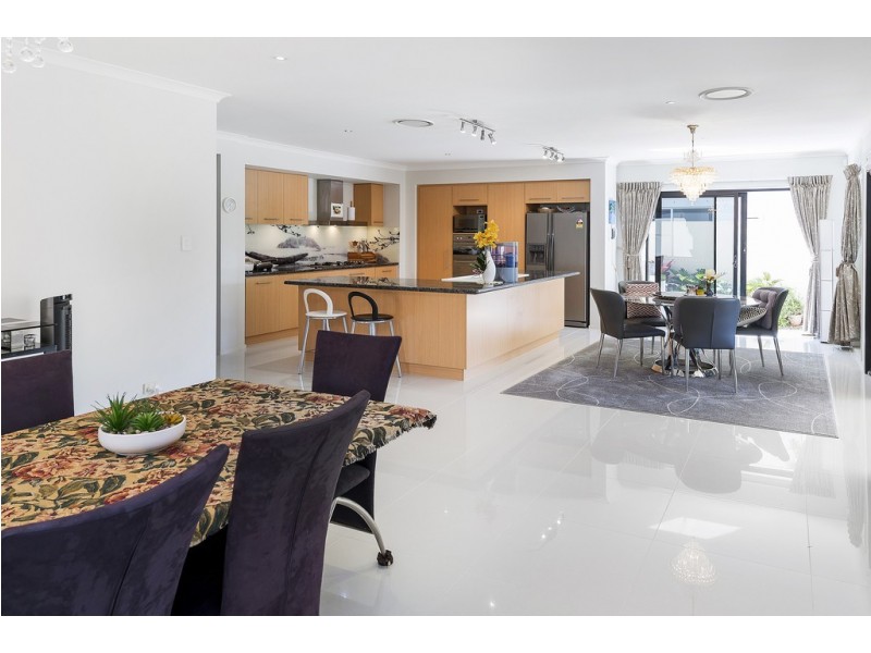 2551 Belmont Court, Hope Island QLD 4212